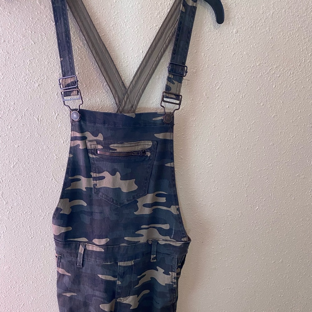 Forever 21 camo overalls